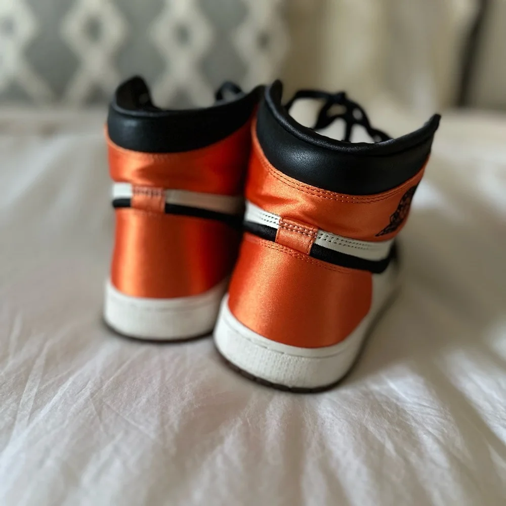 Jordan 1 Satin Shatterboard sneakers